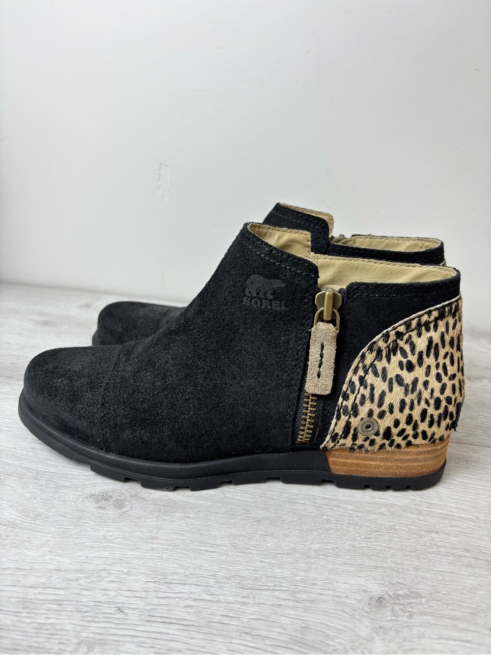 Sorel NL2211-010 Leopard Calf Hair & Black Suede Ankle Boots Women’s 7